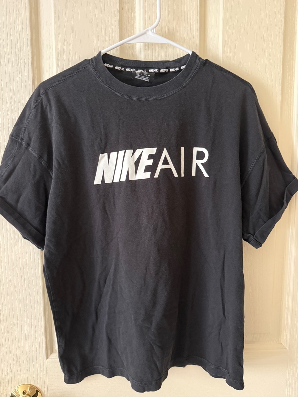 Women’s Nike Air Black Logo oversized T‑Shirt, Size XS